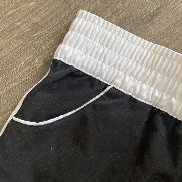 Black and white swim shorts - Picture 2 of 4